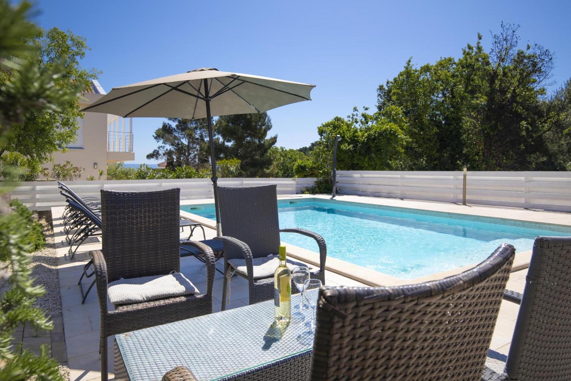 Villa Bella - Beautiful And Modern House With Pool, Souna, Jacuzzi & Playground, Liznjan - Istra 외부 사진