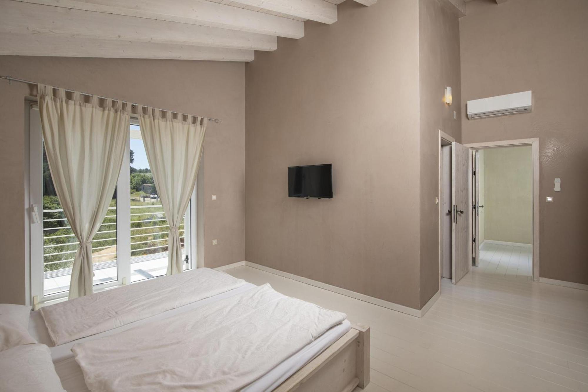 Villa Bella - Beautiful And Modern House With Pool, Souna, Jacuzzi & Playground, Liznjan - Istra 외부 사진