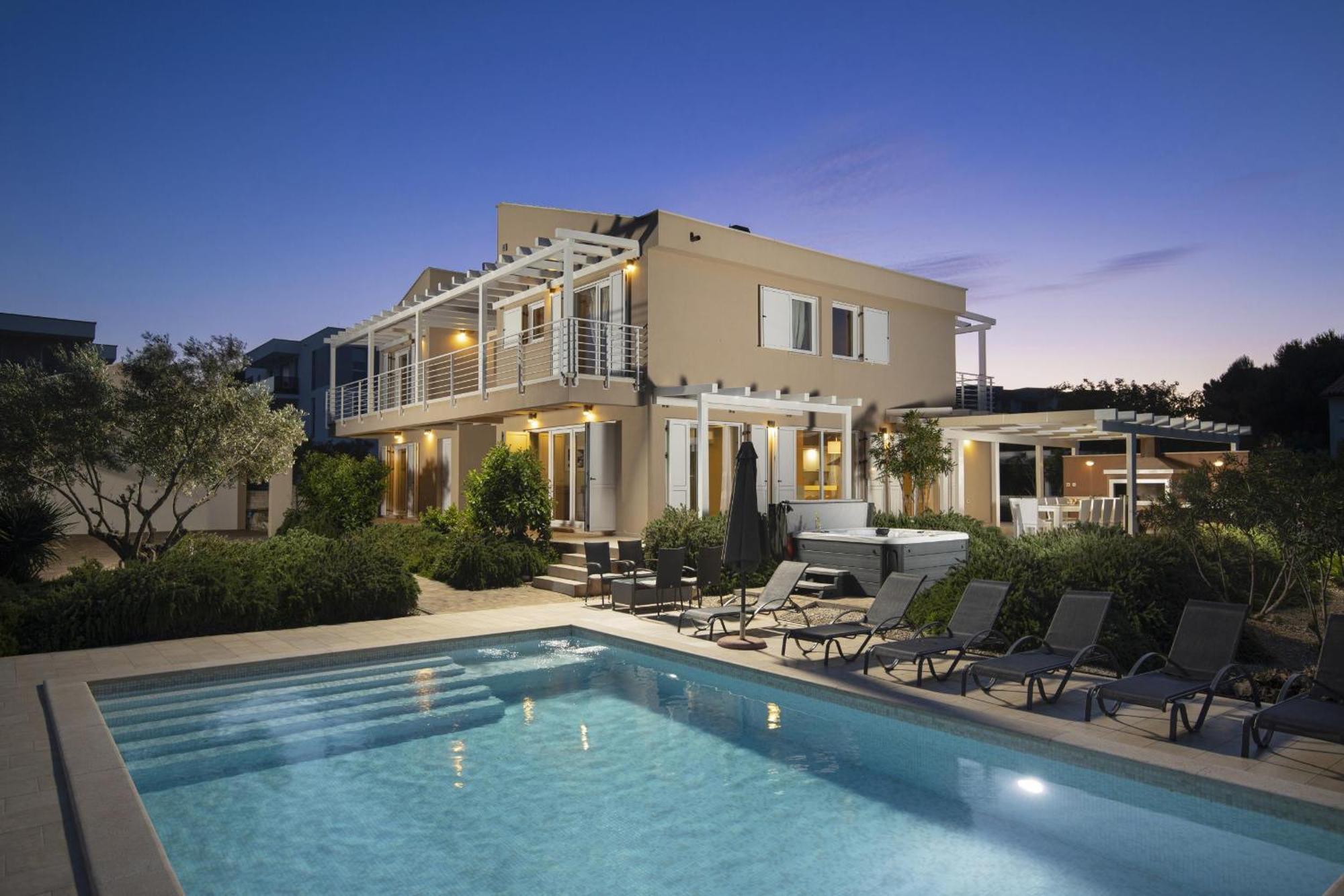 Villa Bella - Beautiful And Modern House With Pool, Souna, Jacuzzi & Playground, Liznjan - Istra 외부 사진