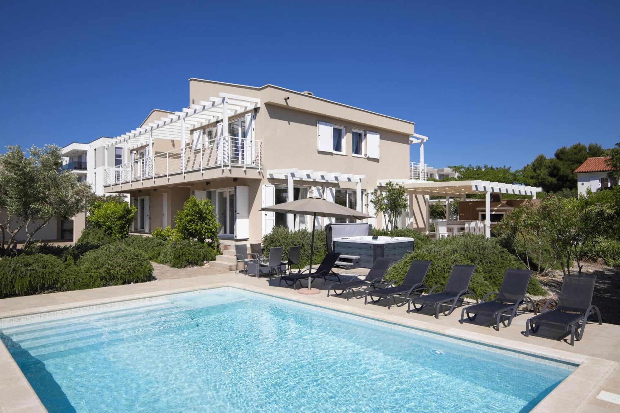 Villa Bella - Beautiful And Modern House With Pool, Souna, Jacuzzi & Playground, Liznjan - Istra 외부 사진