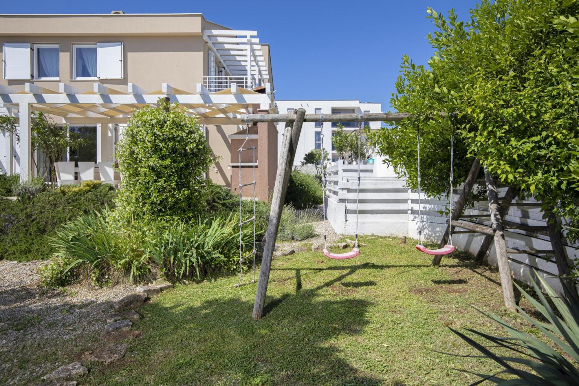 Villa Bella - Beautiful And Modern House With Pool, Souna, Jacuzzi & Playground, Liznjan - Istra 외부 사진