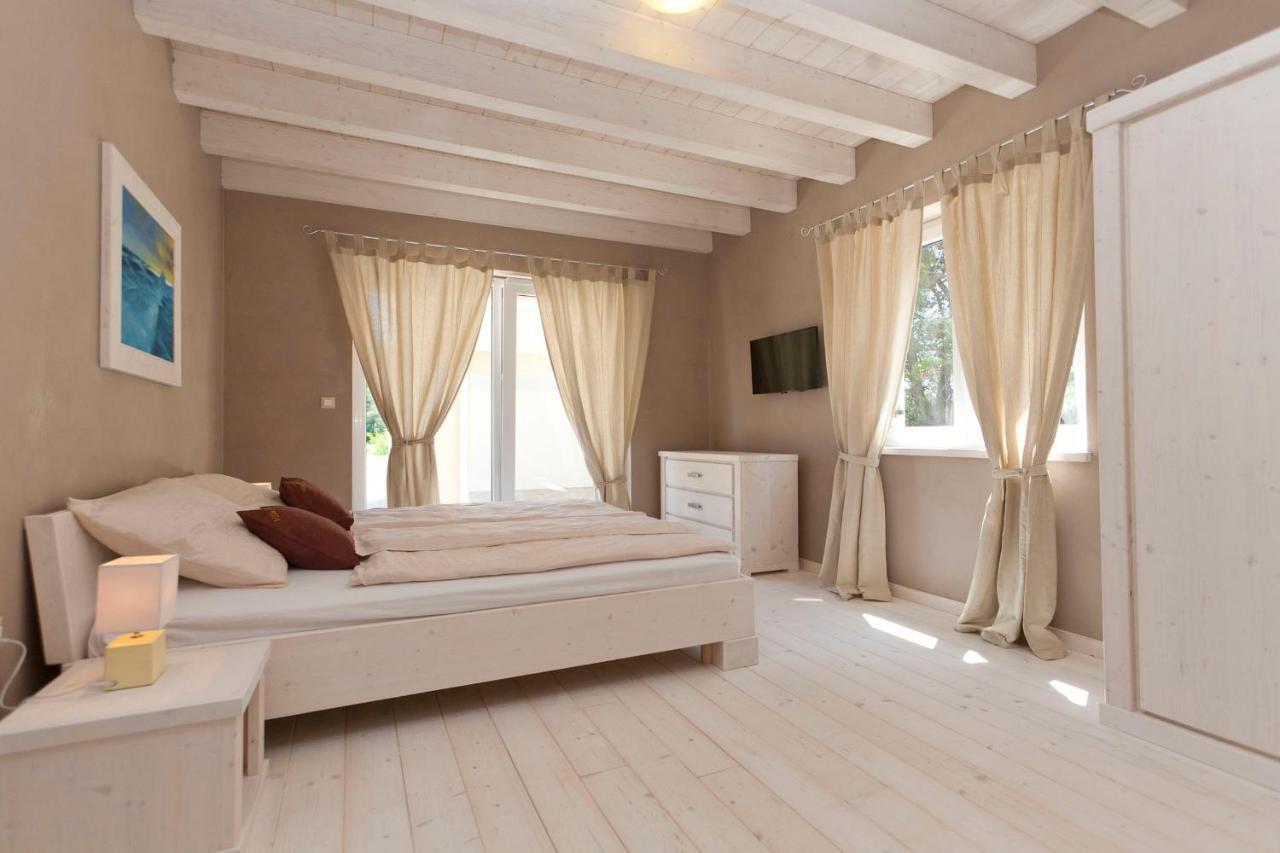 Villa Bella - Beautiful And Modern House With Pool, Souna, Jacuzzi & Playground, Liznjan - Istra 외부 사진
