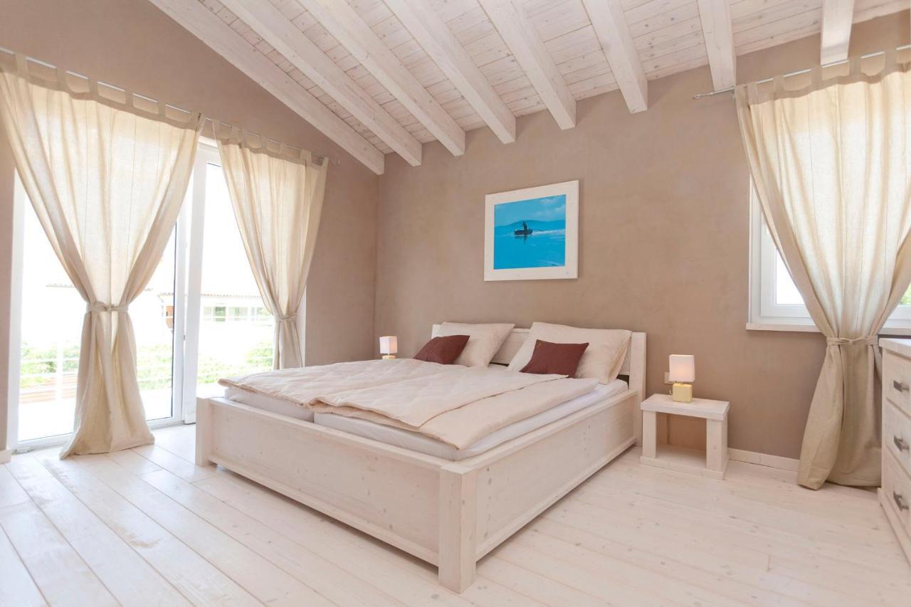 Villa Bella - Beautiful And Modern House With Pool, Souna, Jacuzzi & Playground, Liznjan - Istra 외부 사진