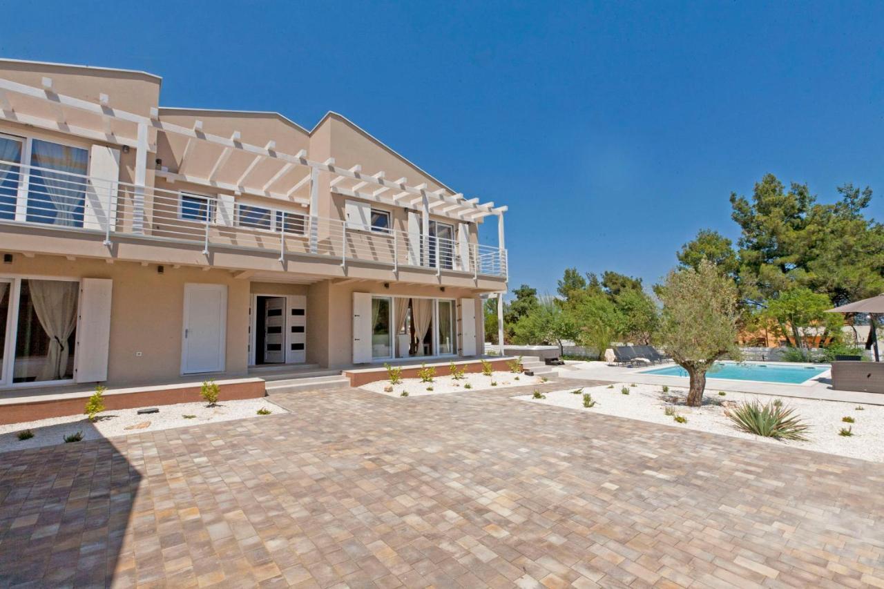 Villa Bella - Beautiful And Modern House With Pool, Souna, Jacuzzi & Playground, Liznjan - Istra 외부 사진